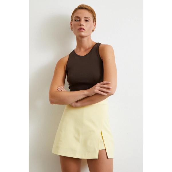 Yırtmaçlı Şort Etek Sarı
