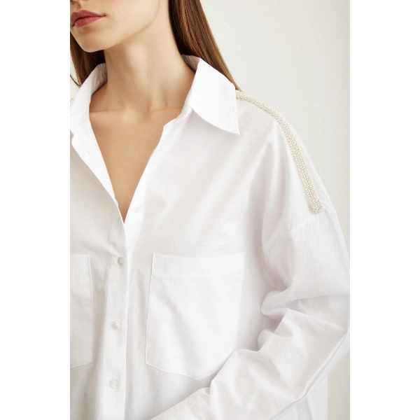 Omuzda Boncuk Detaylı  Oversize Gömlek Beyaz
