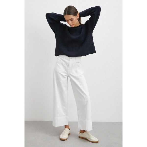 Önü Cepli Paça Detaylı Jean Beyaz