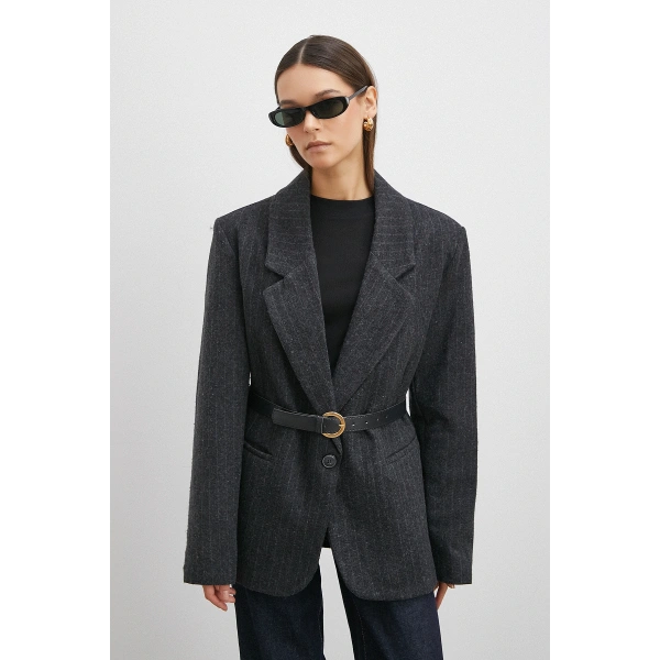 Çizgi Detaylı Kemerli Kaşa Ceket Siyah