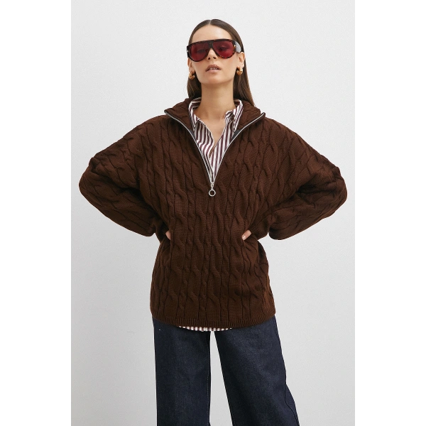 Saç Örgülü Yarım Fermuarlı Kazak Kahve