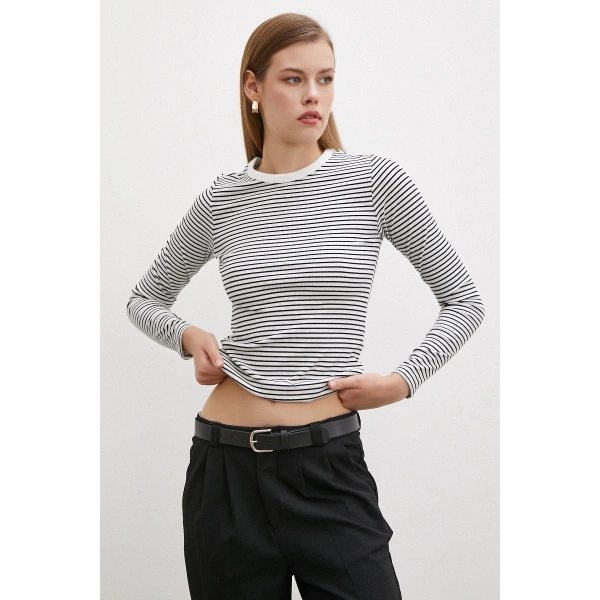Bisiklet Yaka Çizgili Bluz Beyaz