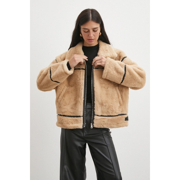 Ters Detay Peluş Lamine Mont Bej