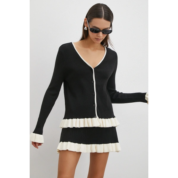 Düğmeli Eteği Fırfırlı Etekli Triko Takım Siyah