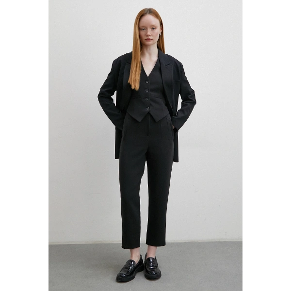 Önü Pensli Skinny Kumaş Pantolon Siyah