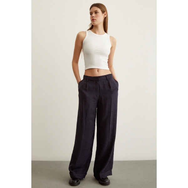 Beli Lastikli Düğme Detaylı  Pileli Pantolon Siyah