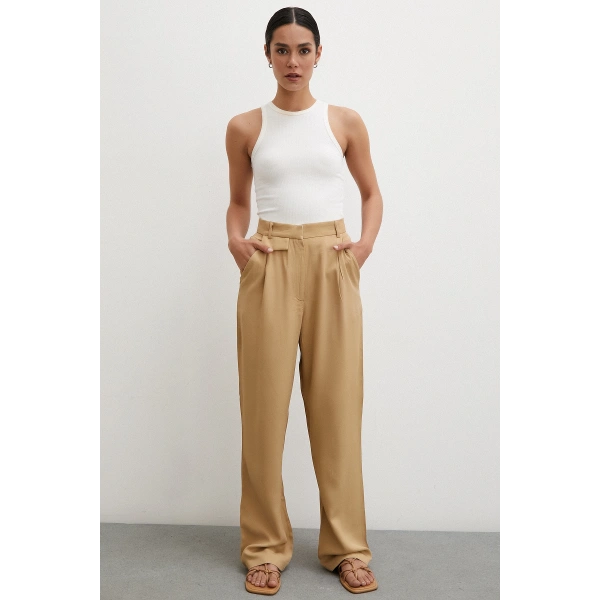 Kemer Detaylı Klasik Pantolon Bej