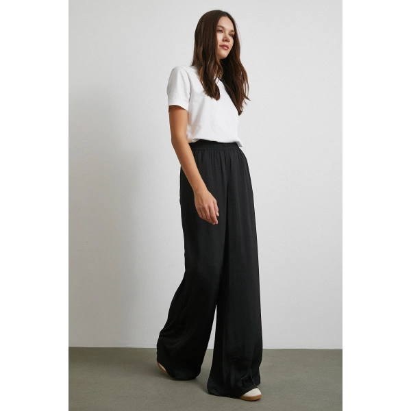 Beli Lastikli Dökümlü Geniş Paça Pantolon Siyah