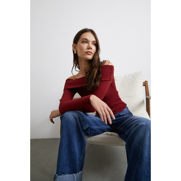 Omzu Açık Kaşkorse Bluz Bordo