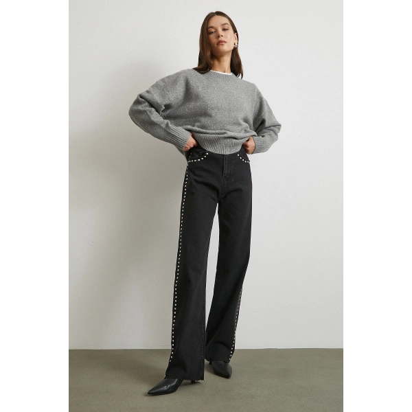 Taş İşlemeli Yüksek Bel Kesik Paça Jean Siyah