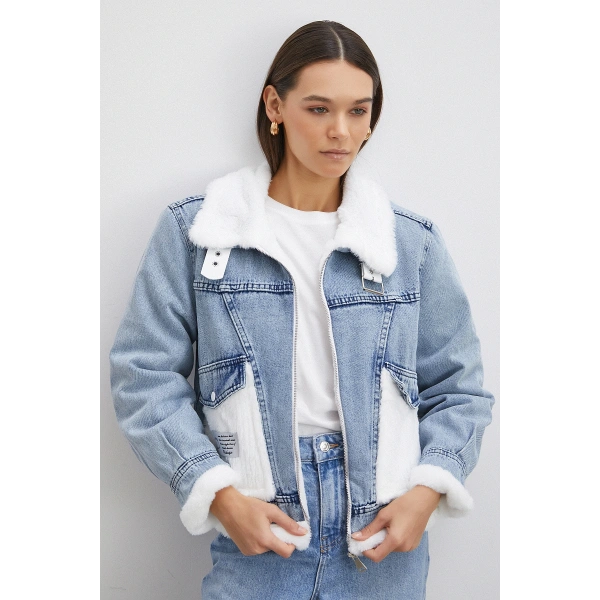 Beyaz Kemer Detaylı Kürklü Kot Mont Mavi