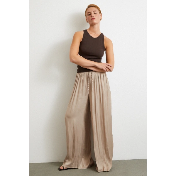 Beli Lastikli Geniş Paça Büzgülü Pantolon Bej