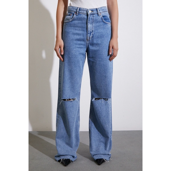 Yırtık Detaylı Kesik Paça Jean Mavi