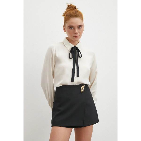 Yaka Bağlamalı Saten Gömlek Ekru