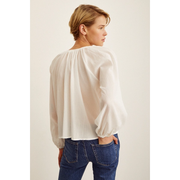 Brodeli V Yaka Bluz Beyaz