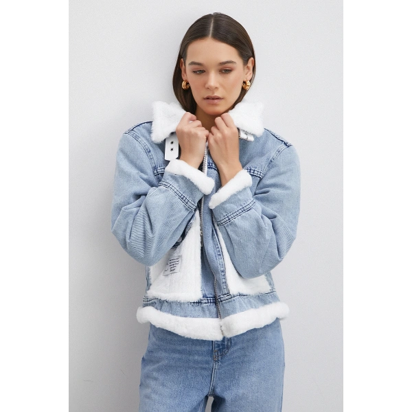 Beyaz Kemer Detaylı Kürklü Kot Mont Mavi