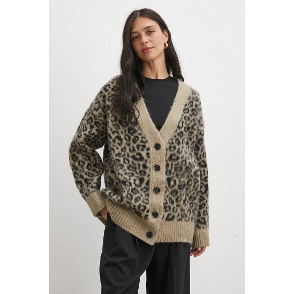 Leoparlı Düğmeli Hırka Krem