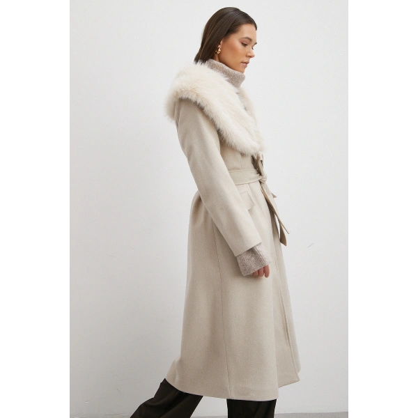 Kürk Yaka Kuşaklı Kaşe Kaban Bej