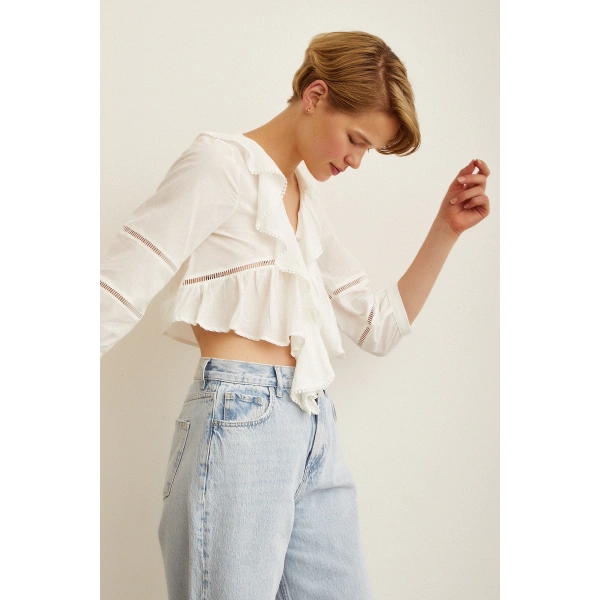 Şerit Dantel Detaylı Fırfırlı Bluz Beyaz