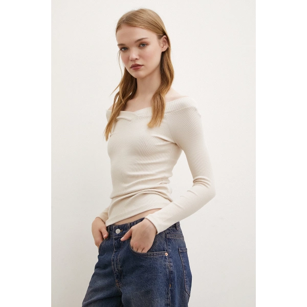 Kayık Yaka Bluz Bej