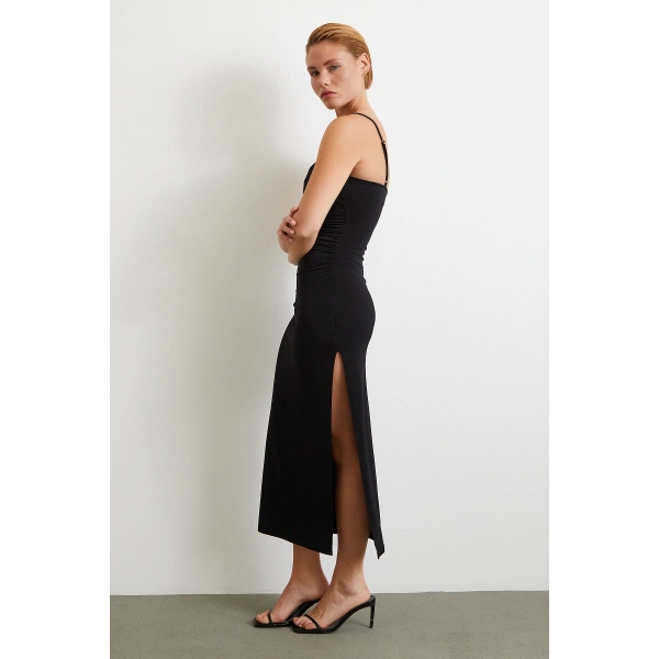 Yanı Büzgülü Askılı Elbise Yırtmaçlı Siyah