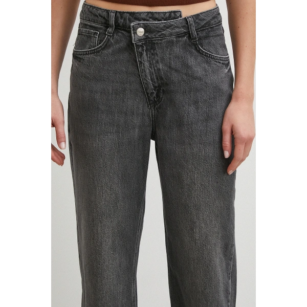 Çapraz Fermuarlı Kesik Paça Düğmeli Jean Siyah