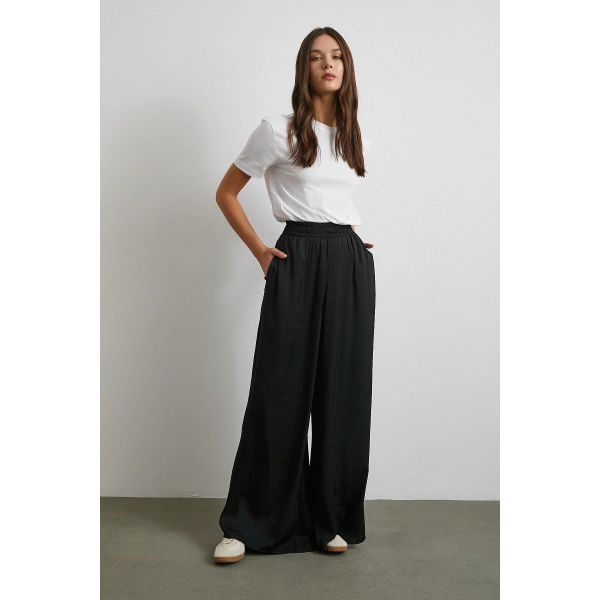 Beli Lastikli Dökümlü Geniş Paça Pantolon Siyah
