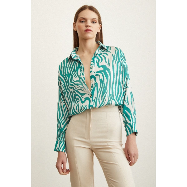 Zebra Desen V Yaka Saten Gömlek Yeşil