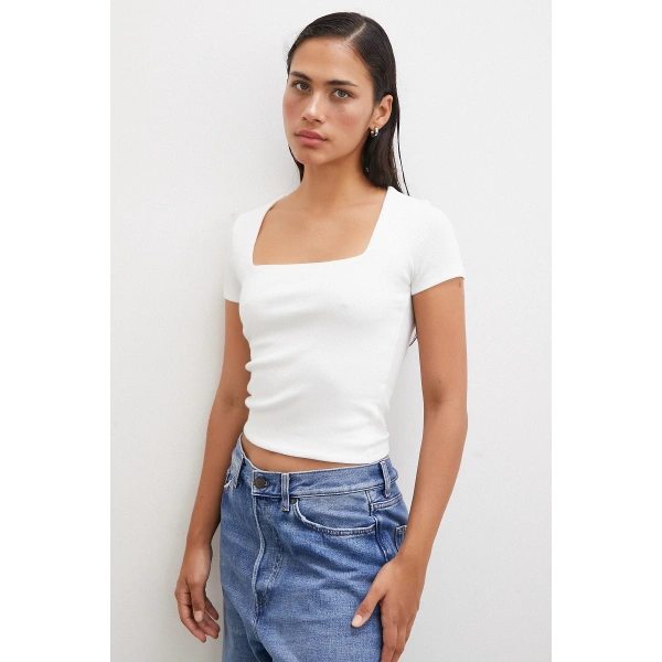 Kare Yaka T-shirt Beyaz