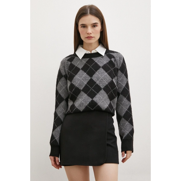 Önü Katlı Kaşe Etek Siyah