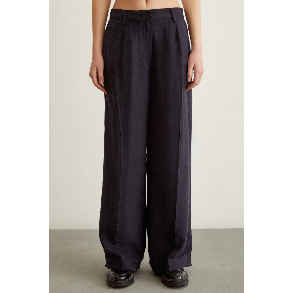 Beli Lastikli Düğme Detaylı  Pileli Pantolon Siyah