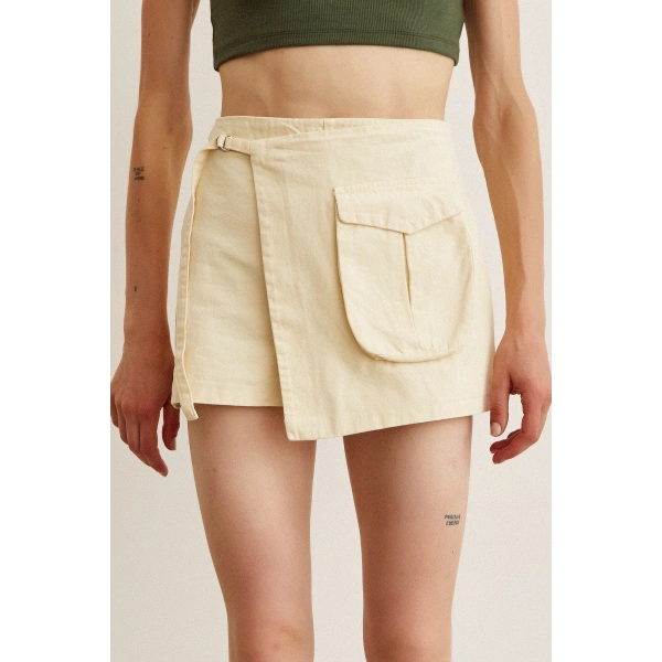 Kemer Detaylı Şort Etek Krem