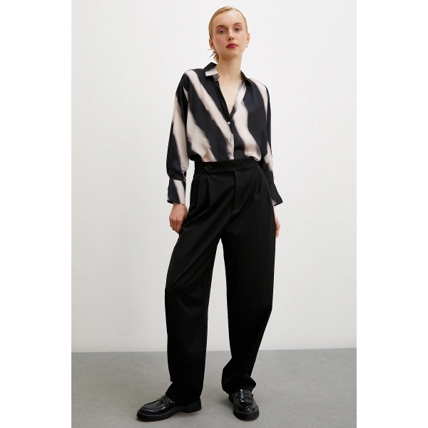 Desenli V Yaka Saten Gömlek Bej