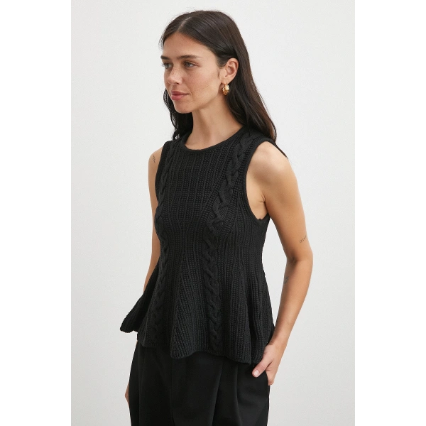Burgu Örgü Kolsuz Triko Siyah