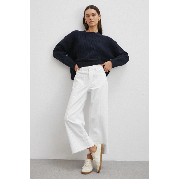 Önü Cepli Paça Detaylı Jean Beyaz