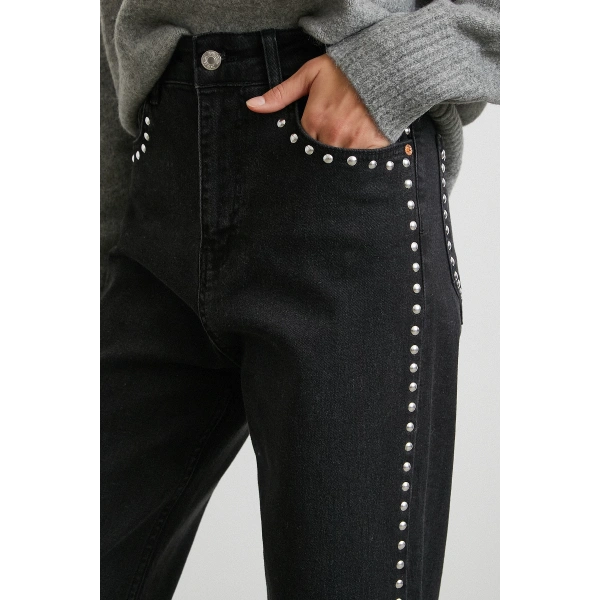 Taş İşlemeli Yüksek Bel Kesik Paça Jean Siyah