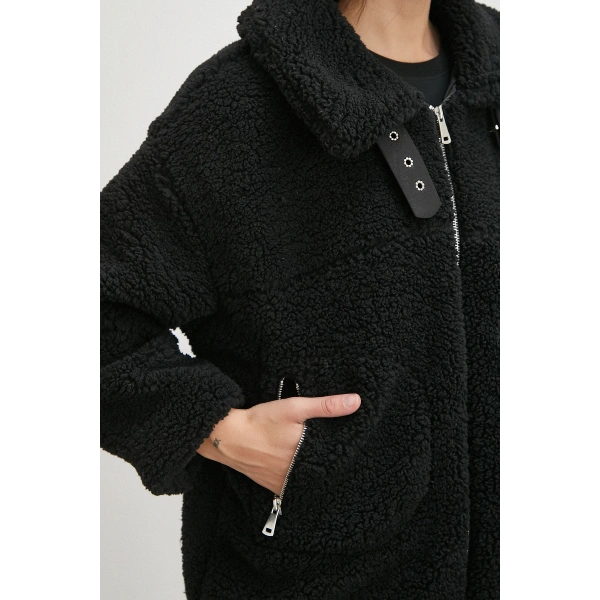Yaka Detaylı Peluş Mont Siyah