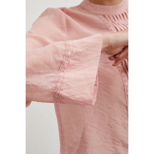 Dantel Kesimli Uzun Kollu Bluz Pembe