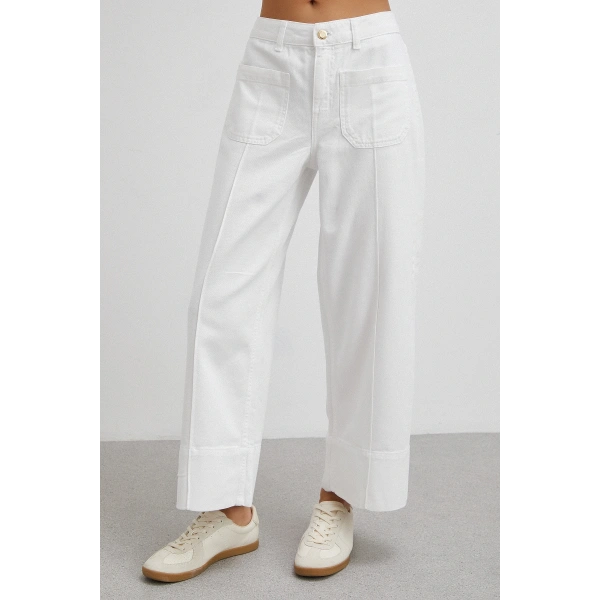Önü Cepli Paça Detaylı Jean Beyaz