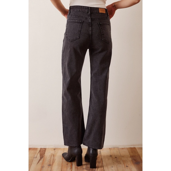 Kesik Paça Yüksek Bel Jean Siyah