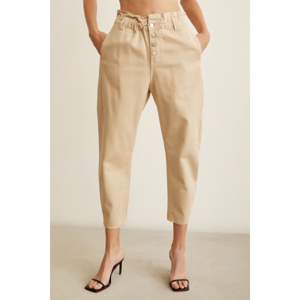 Beli Lastikli Düğme Kapalı Boyfriend Jean Bej