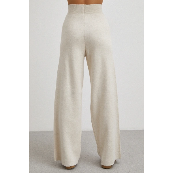 Eteği Çapraz Pantolonlu Bisiklet Yaka Takım Ekru