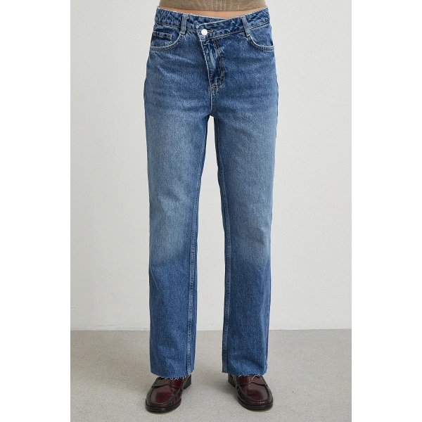 Çapraz Fermuarlı Kesik Paça Düğmeli Jean Lacivert