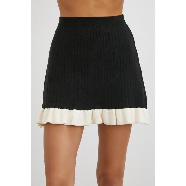 Düğmeli Eteği Fırfırlı Etekli Triko Takım Siyah