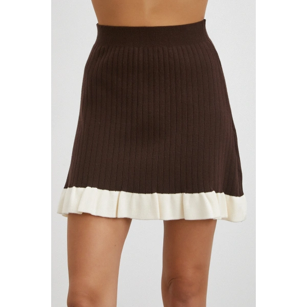 Düğmeli Eteği Fırfırlı Etekli Triko Takım Kahve