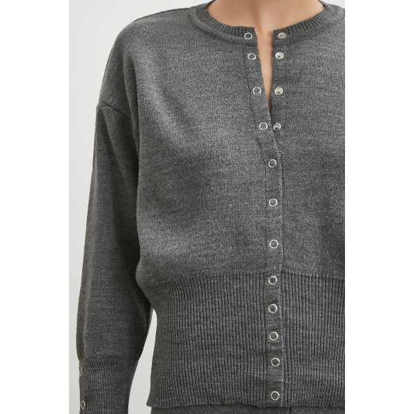 Çıtçıtlı Pantolonlu Triko Takım Antirasit