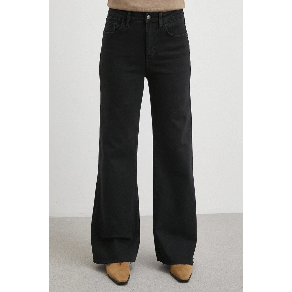 Push Up Kesik Geniş Paça Jean Siyah