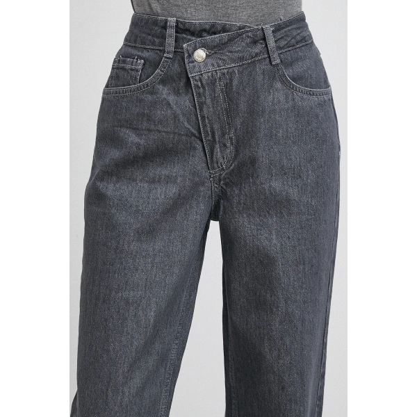 Çapraz Fermuarlı Kesik Paça Düğmeli Jean Füme