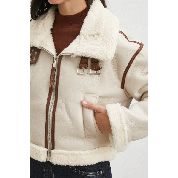 Biye Detaylı Lamine Ceket Bej