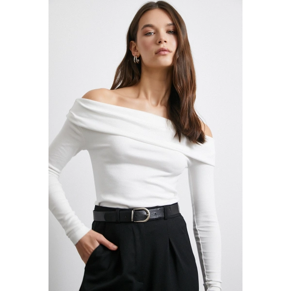 Omzu Büzgülü Bluz Beyaz